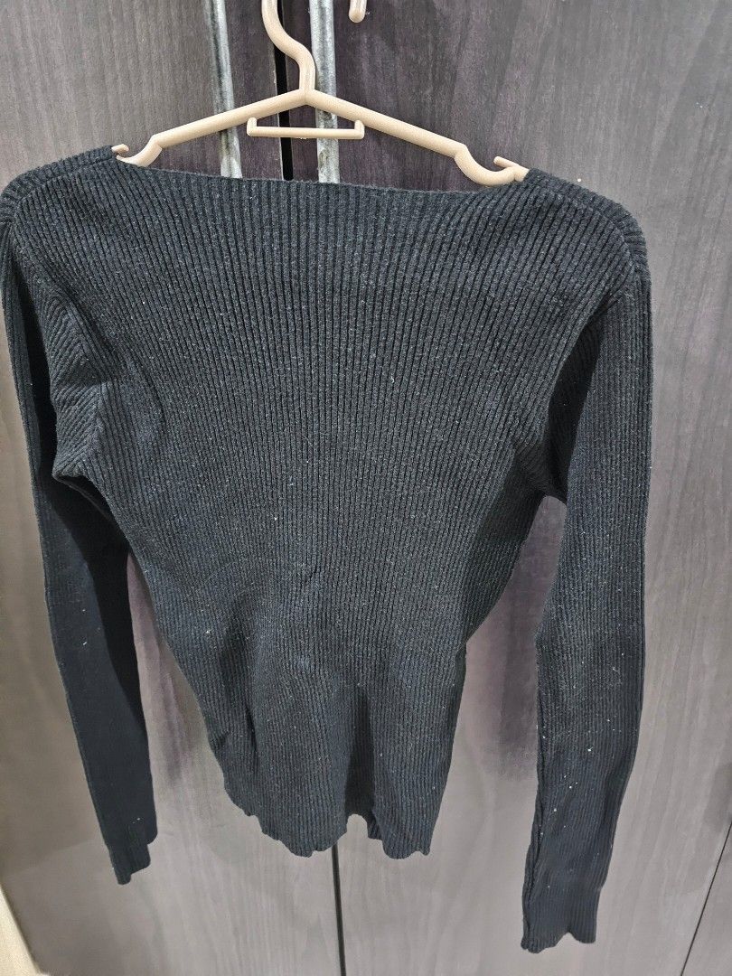 Black Ribbed Long Sleeve Sweater (Category: Longsleeves) located in Marilao. Submitted by ____jnsk (Listing ID 1459875553, Image 2). Description: - Black ribbed sweater - Long sleeves - V-neckline - Stretchy material - Best fits size Small to Medium - Versatile for layering or wearing alone - Easily pairs with jeans or skirts.
