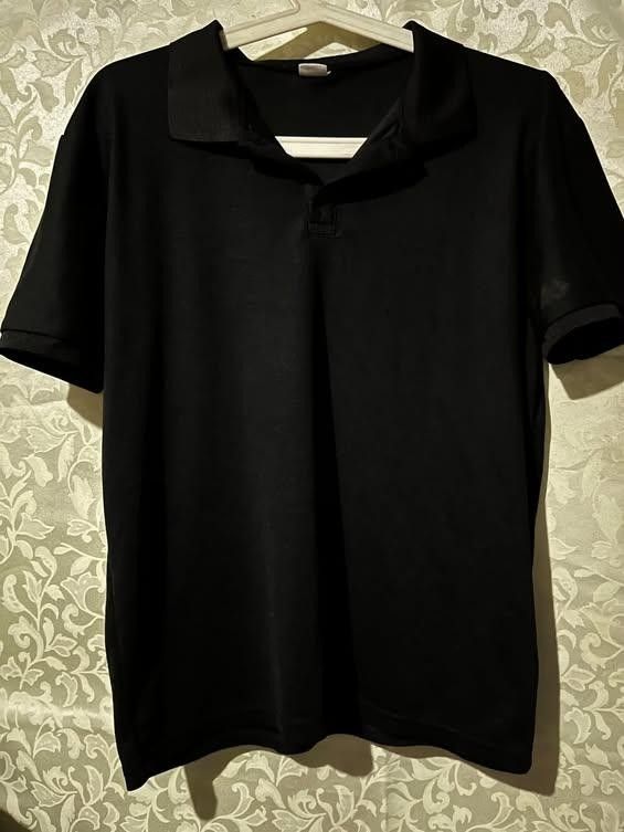 Black Short Sleeve Polo Shirt (Category: Tshirts & Polo Shirts ) located in Adams. Submitted by d4vid (Listing ID 1459818441, Image 1). Description: - Classic black polo shirt - Short sleeves with folded cuff - Two-button placket at the collar - Simple and versatile design - Perfect for casual or smart-casual outfits - Easy to pair with any bottoms.
