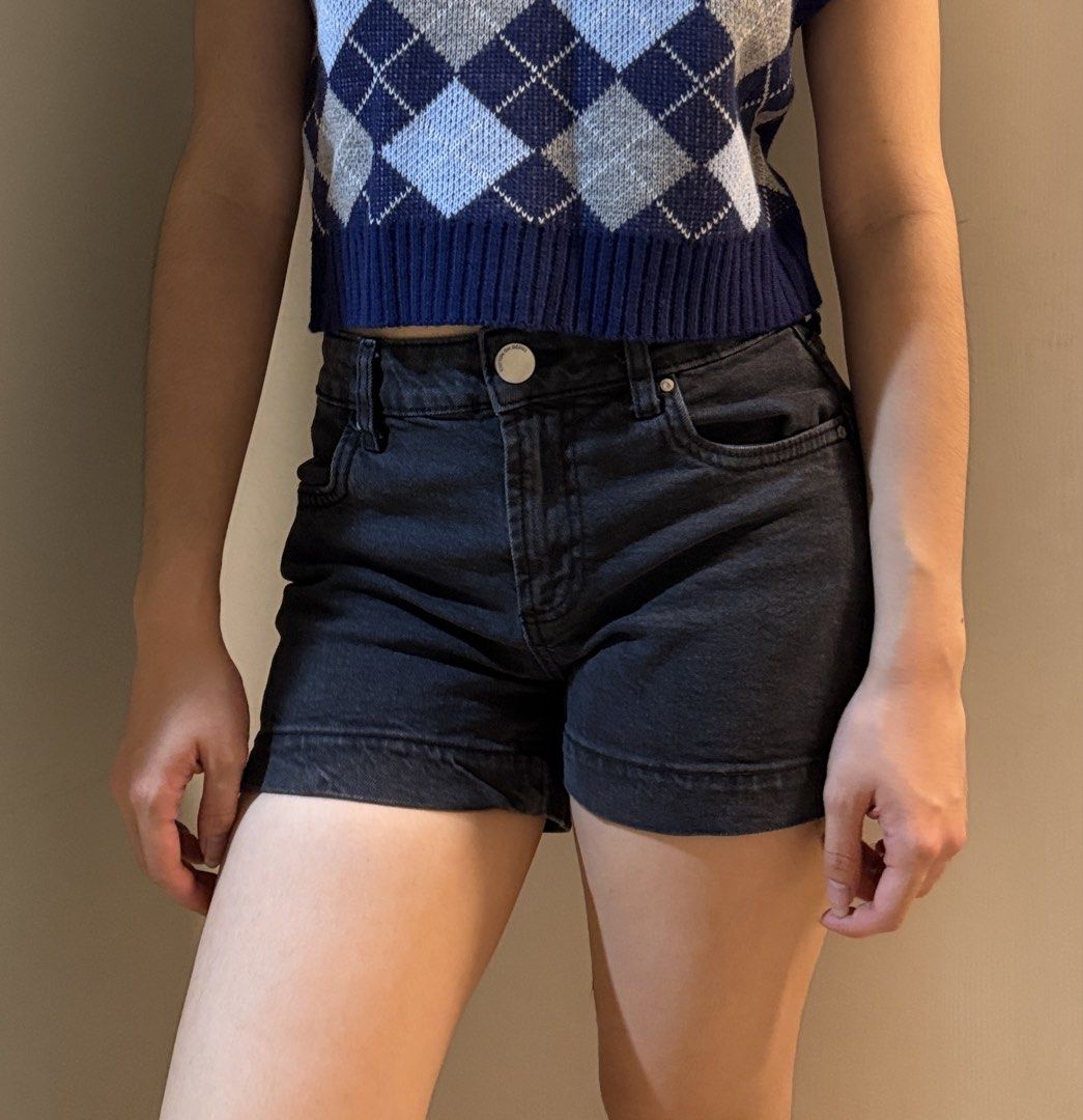 Black Short-Shorts (Category: Shorts) located in San Antonio. Submitted by decluttermemine (Listing ID 1459798491, Image 1). Description: MOP: BPI and GCASH only lalamove/gogo express carried by buyer .