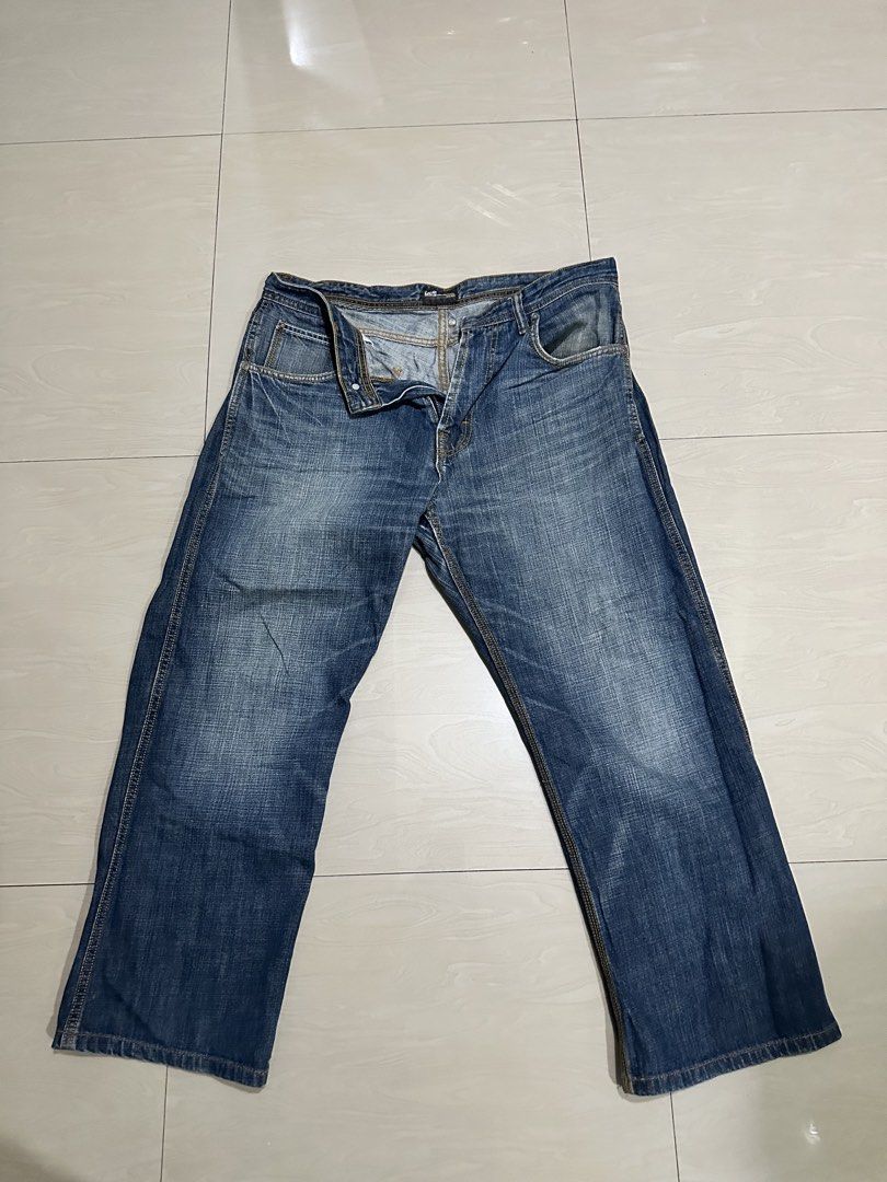 Black Ski Pants (Category: Jeans) located in Manila. Submitted by docards1102 (Listing ID 1459873631, Image 2). Description: 17pcs Pants and shorts Bundle sizes are 32 and 36 For Men All are in good conditions Selling it kasi pumayat na ako.