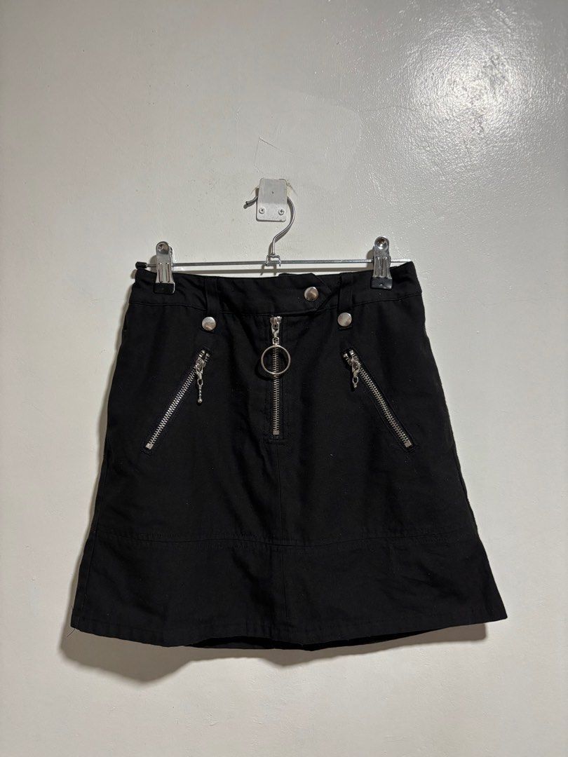 Black Skirt (Category: Skirts) located in Cavite. Submitted by aceepreeloved (Listing ID 1459789302, Image 1). Description: Size: S-M Waist: 12 in Hips: 16 in Length: 15 in (Note: Please know and check your measurements. I cannot, most of the time, provide “when worn” because of my job. Please bear with me.).