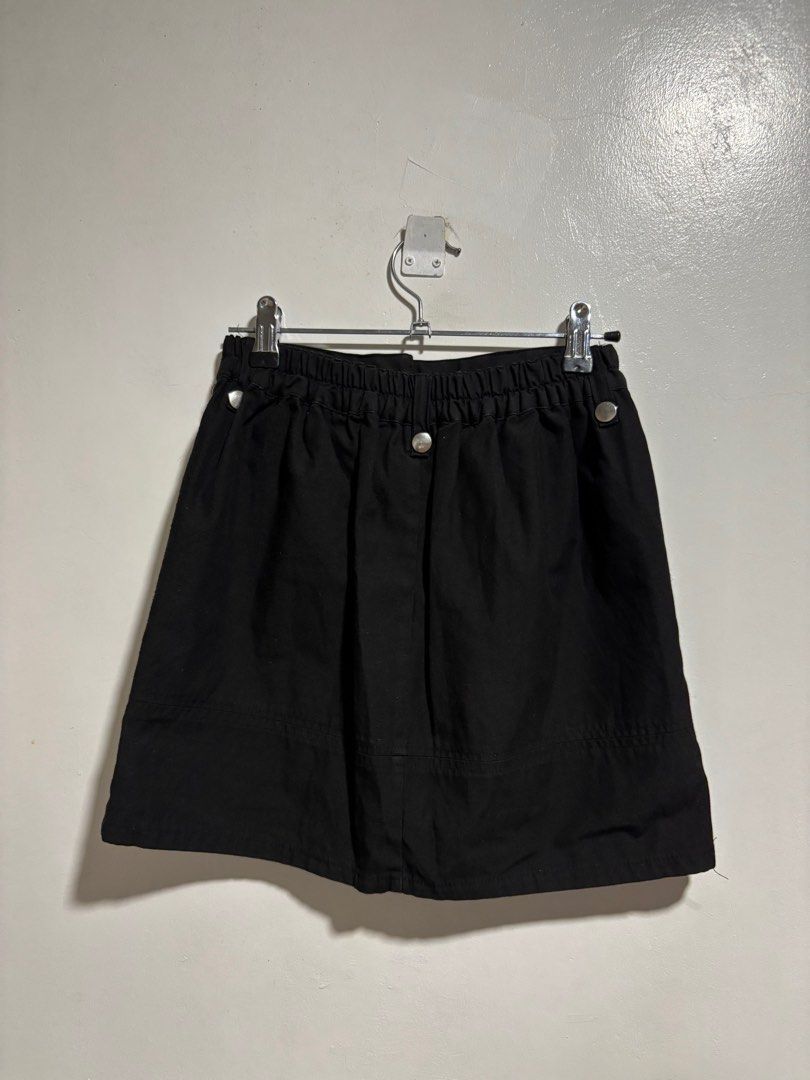 Black Skirt (Category: Skirts) located in Cavite. Submitted by aceepreeloved (Listing ID 1459789302, Image 2). Description: Size: S-M Waist: 12 in Hips: 16 in Length: 15 in (Note: Please know and check your measurements. I cannot, most of the time, provide “when worn” because of my job. Please bear with me.).