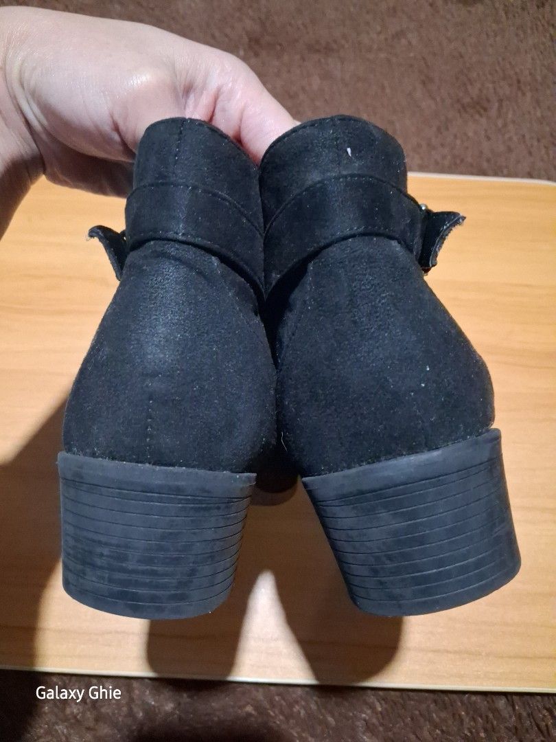 Black Suede Ankle Boots (Category: Boots) located in Baguio. Submitted by angwayg1014 (Listing ID 1459889281, Image 3). Description: .