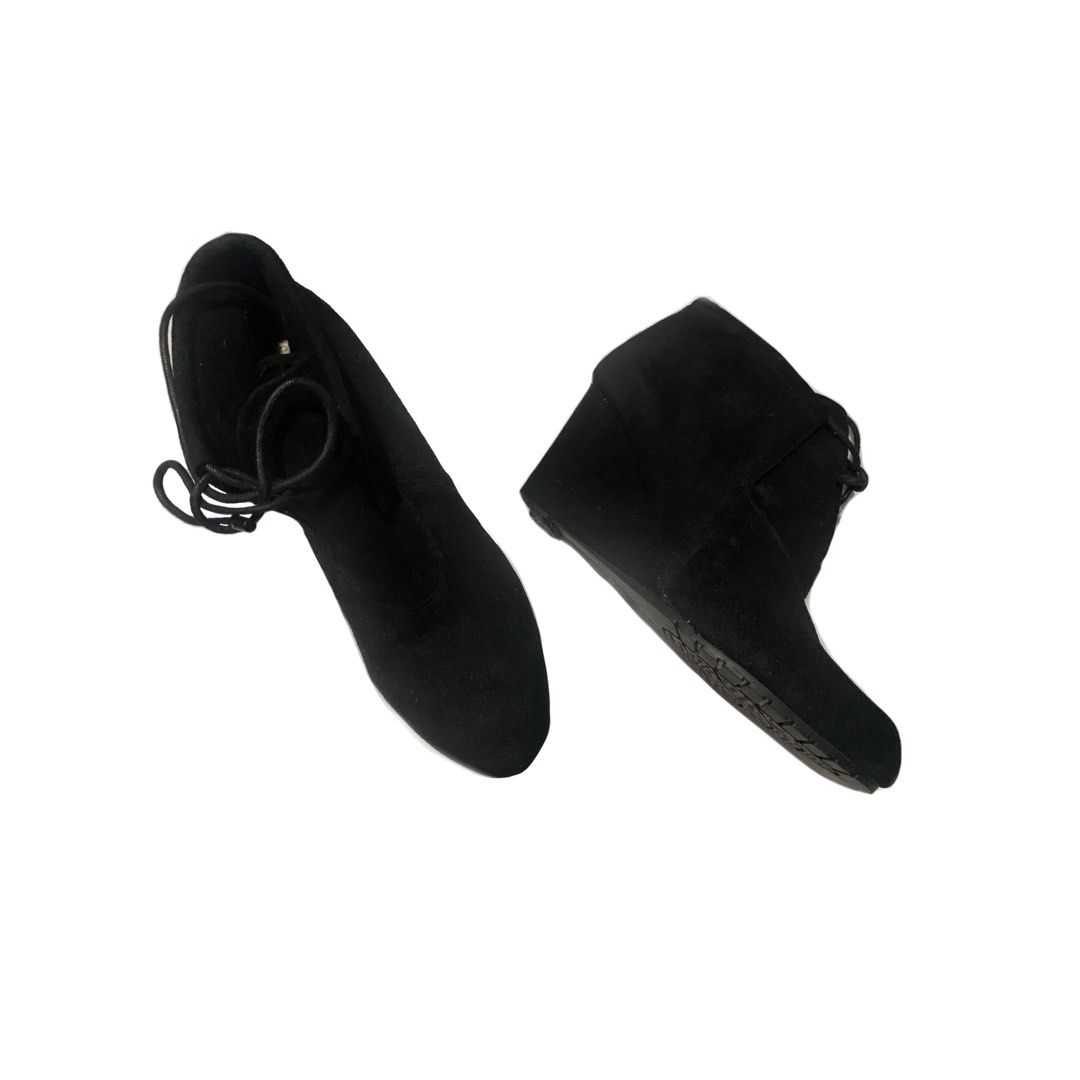 Black Suede Wedge Ankle Booties (Category: Wedges) located in Manila. Submitted by cravevain (Listing ID 1459888248, Image 2). Description: Preloved.