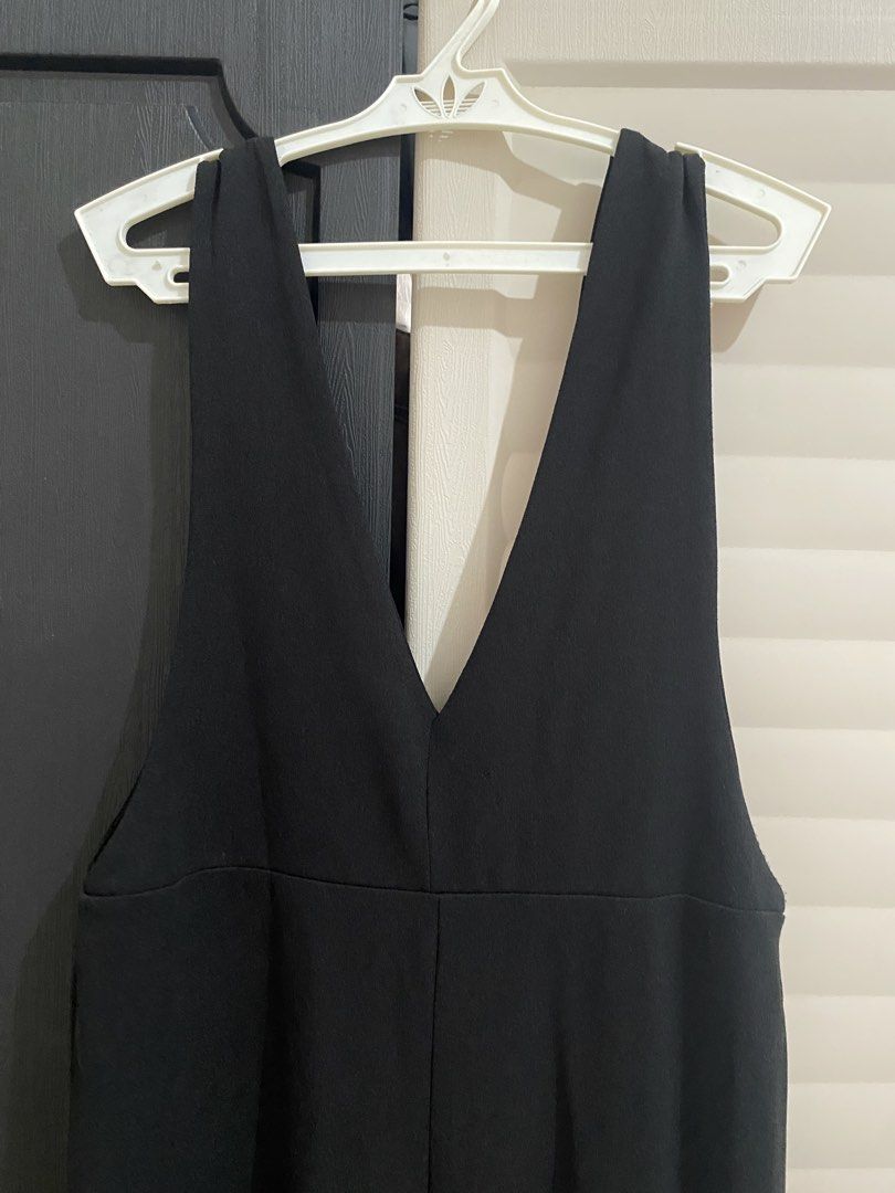 Black V-Neck Wide Leg Jumpsuit (Category: Jumpsuits) located in Manila. Submitted by ravelinn (Listing ID 1459894876, Image 2). Description: Can fit S-M L - 46.5 in/118 cm W - 15 in - Elegant black jumpsuit - Flattering deep V-neckline - Trendy wide-leg design - Versatile for dressing up or down - Effortless and chic style - Has slight unnoticeable himulmol (as shown in the pic).