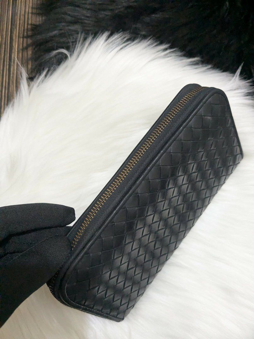 Black Woven Leather Zip Around Wallet (Category: Wallets & Card holders) located in Makati City. Submitted by myleen0411 (Listing ID 1459886736, Image 3). Description: - Black woven leather wallet - Zip-around closure - Multiple card slots and compartments - Smooth working zipper - Ideal for organizing essentials Issue po ung puller lng mura lng po yan palagyan.