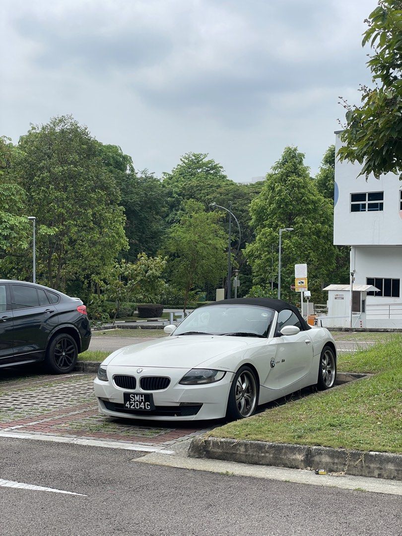 BMW Z4 Roadster 2.5i (A) (Category: Used Cars) located in Singapore. Submitted by ak7lfc1236548 (Listing ID 1459764923, Image 1). Description: Top engine overhaul, new tyres. July 28 COE Roof motor is slightly weak. 175k km mileage 2.