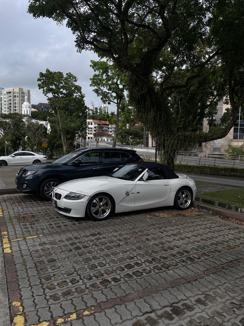 BMW Z4 Roadster 2.5i (A) (Category: Used Cars) located in Singapore. Submitted by ak7lfc1236548 (Listing ID 1459764923, Image 3). Description: Top engine overhaul, new tyres. July 28 COE Roof motor is slightly weak. 175k km mileage 2.