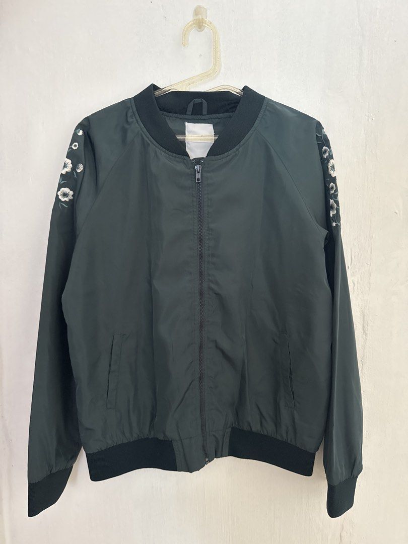 Bobson Embroidered Jacket (Category: Coats, Jackets and Outerwear) located in Los Banos. Submitted by declutterbycee (Listing ID 1459732804, Image 1). Description: .