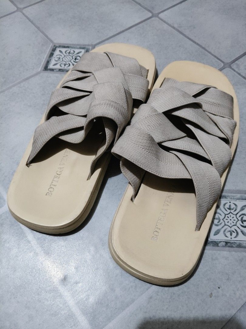 Bottega Veneta (Category: Sneakers & Footwear) located in Mandaue City. Submitted by prekfinds (Listing ID 1459824333, Image 2). Description: Bottega Veneta Plat Mules Intreccio elastic slides Excellentcondition Size:8-8.5Us, 25Cm Minimal heel drag No major flaws.