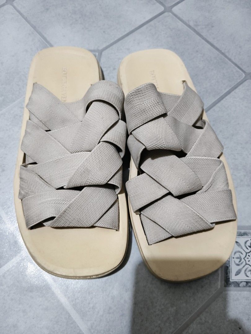 Bottega Veneta (Category: Sneakers & Footwear) located in Mandaue City. Submitted by prekfinds (Listing ID 1459824333, Image 1). Description: Bottega Veneta Plat Mules Intreccio elastic slides Excellentcondition Size:8-8.5Us, 25Cm Minimal heel drag No major flaws.