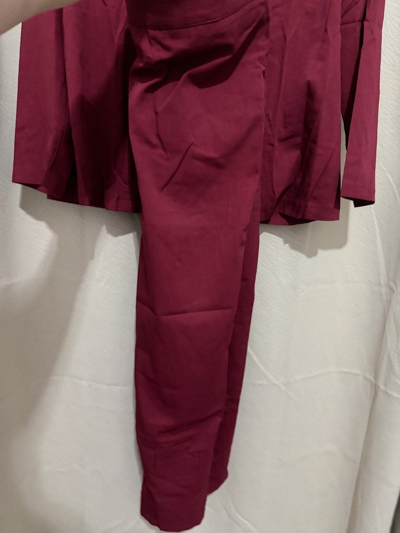 Brandnew Burgundy Blazer Set (Category: Sets or Coordinates) located in Manila. Submitted by pachoooli (Listing ID 1459847385, Image 2). Description: .