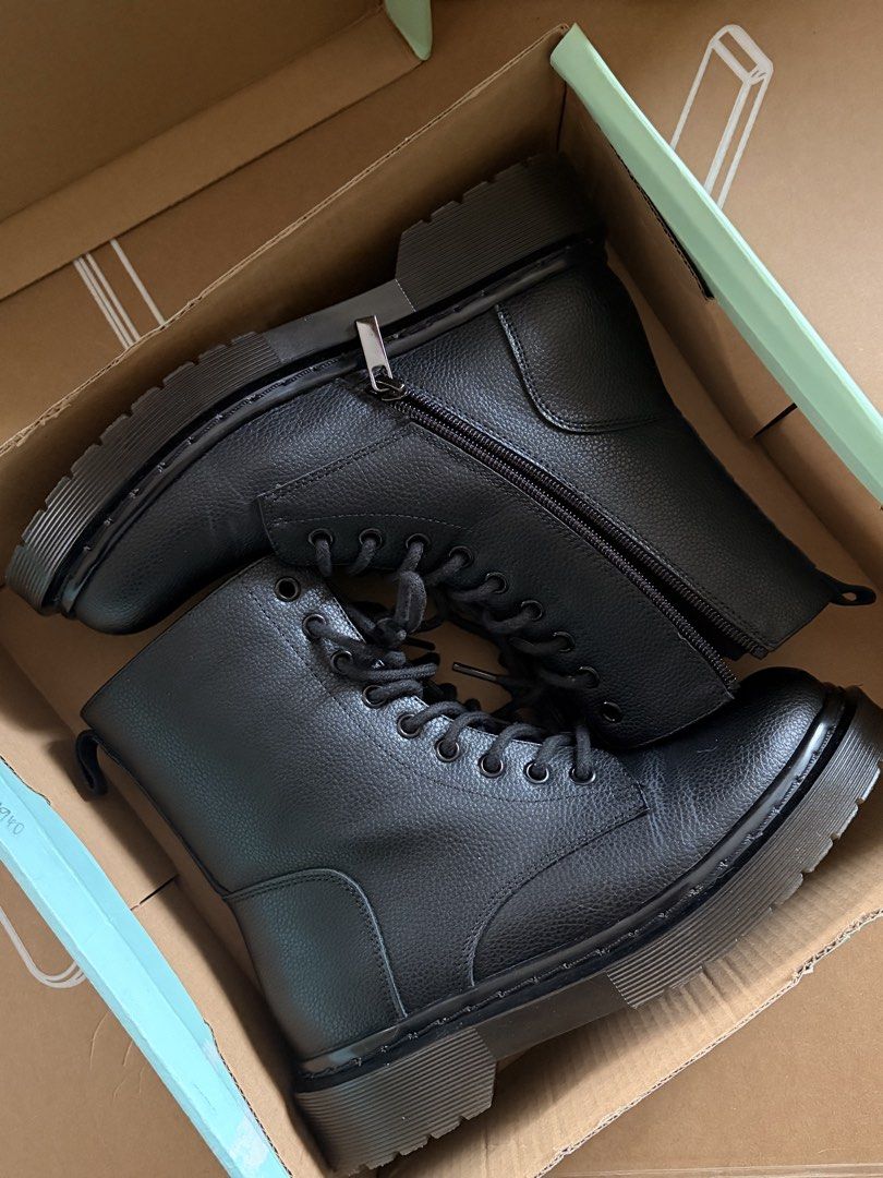 Brash Combat Boots Black Size 6 (Category: Boots) located in Cavite. Submitted by hellocari (Listing ID 1459705286, Image 1). Description: - Black combat boots - Side zipper for easy on/off - Lace-up front for adjustable fit - Chunky sole for style and comfort - Size 6 - Includes original box & paper bag.