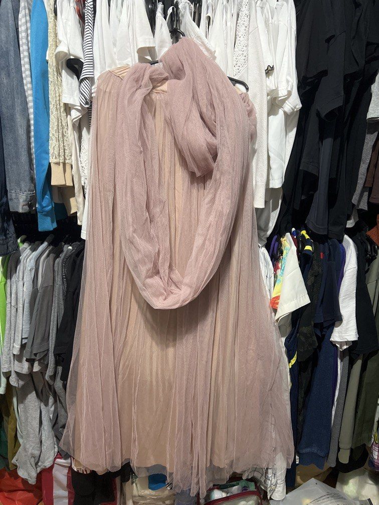 Bridesmaid Dress (Category: Evening dresses & gowns) located in Rizal. Submitted by 411tatedgirl (Listing ID 1459797195, Image 3). Description: - Used once for a wedding - With inner tube - Rose gold Mesh material with inner lining - XS to Medium fit - Im 4’11, i wore it with 6 inches heels and mahaba pa din yung skirt sakin.