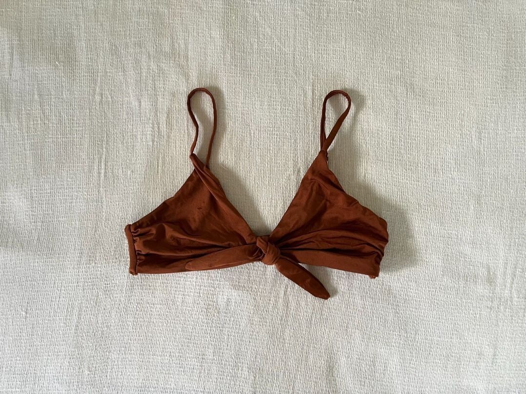 Brown Bikini Top (Category: Bikinis & Swimsuits) located in Caloocan City. Submitted by fishfilei (Listing ID 1459781971, Image 1). Description: Details: • Size on tag: Small • Adjustable straps • No pads • Material details are shown on the tag (see photos) Mode of Payment (MOP): • GCash • BDO / BPI / Metrobank • Bank transfer via QR code Mode of Delivery (MOD): • J&T • Lalamove / Grab Express Reason for Selling (RFS): • Decluttering.