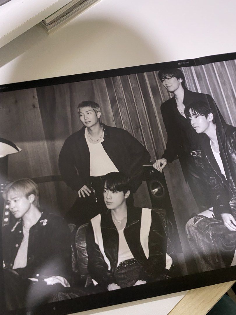 BTS ARIRANG Deluxe Edition Vinyl Record (Category: Vinyls) located in Manila. Submitted by jiascloset (Listing ID 1459894905, Image 2). Description: ARIRANG Deluxe Vinyl Record - B&W ver. - onhand, ready to ship - complete inclusions - unsealed - can send vid condi/photo proof - ordered from weverse - payo tags: bts arirang deluxe vinyl namjoon rm jin yoongi suga jhope jimin taehyung v jungkook *pics are mine, do not repost !.