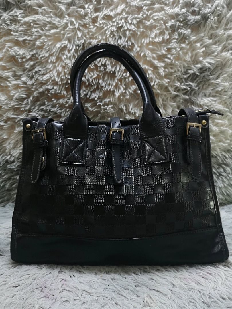 Buckle Strap Across Front Black Plaid Hand Bag (Category: Purses & Pouches) located in Santa Cruz. Submitted by jmy_surplus.2 (Listing ID 1459721048, Image 1). Description: Size ; L - 10.5 W - 13.5 Color ; Black Type ; Hand Bag Brand ; No brand Material ; Leather Style ; Plaid Zipper Closure Hand bag LR 165 JMY 4 Batch #220 AVAILABLE.