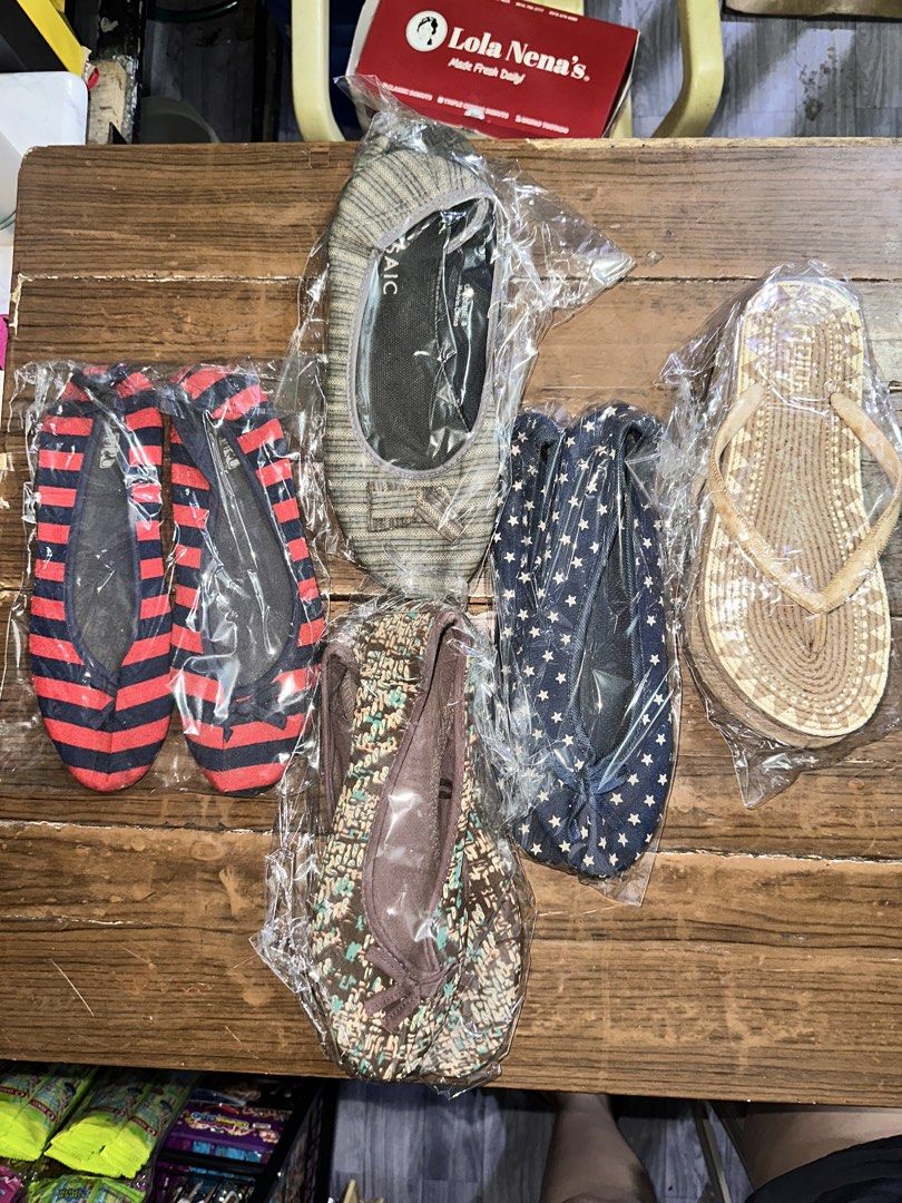 Bundle of 5 Pairs Flats and Flip-flops (Category: Flats & Sandals) located in Manila. Submitted by edgiedge (Listing ID 1459862841, Image 2). Description: - Bundle of 5 pairs of footwear - size 38 - Yes 5 pairs - for only ₱150 ₱150!!! ₱150!!! ₱150!!! 📍Tondo, Manila.