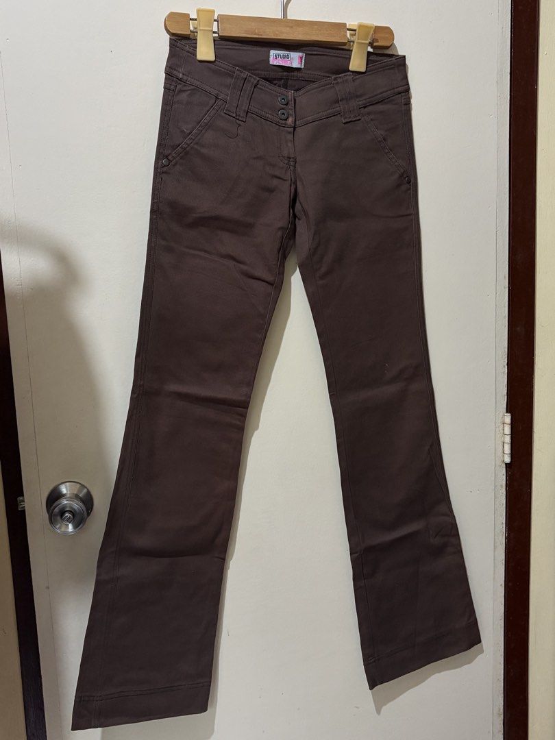 BUNDLE studio pasta low rise FLARED pants (Category: Jeans) located in Dagupan City. Submitted by starfits_ph (Listing ID 1459761863, Image 2). Description: LOW RISE FLARED PANTS size: 27 inches rise: 6 inches length: 37 inches perfect for 5’5 (low rise talaga siya legit) ✅ video call .