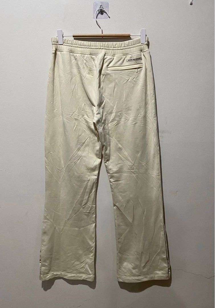 Burberry Golf Flared Pants (Category: Other Bottoms) located in San Carlos City. Submitted by roseee_012 (Listing ID 1459834437, Image 2). Description: Burberry Golf Flared Pants Size Medium on tag Waistline 26-28 Length 38 Hems 9 Excellent Condition Dm📩.