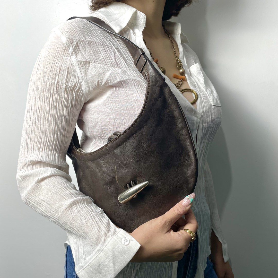 Burberry Leather Horn Toggle Hobo Bag (Category: Luxury Bags & Wallets) located in Baguio. Submitted by metro_studio (Listing ID 1453088551, Image 1). Description: AUTHENTIC In Great Condition very cute, works on any outfit .