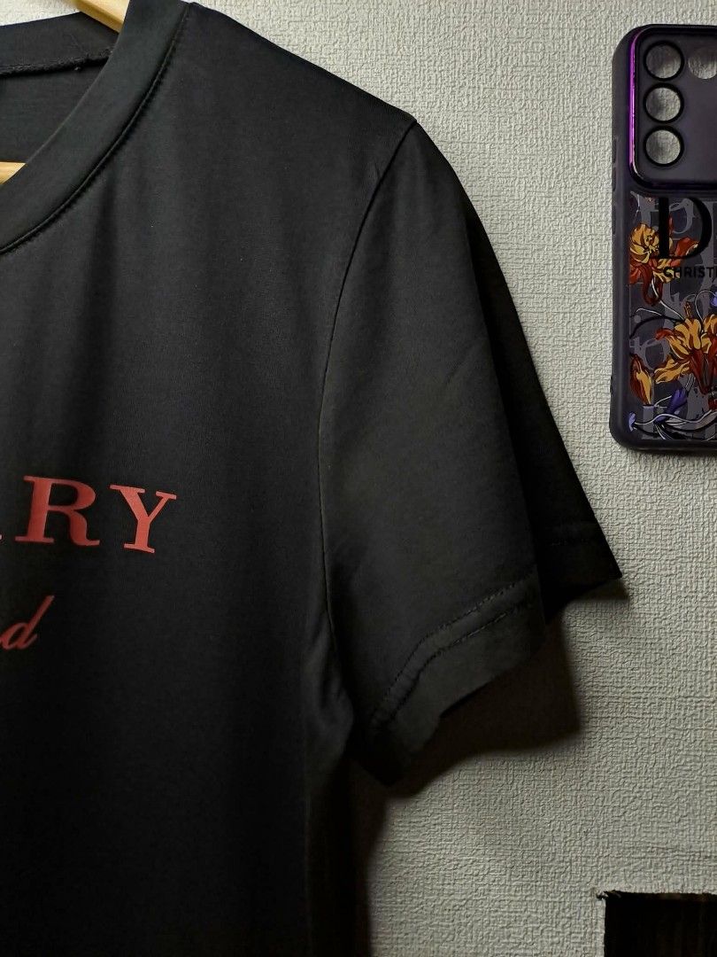 Burberry Script Logo (Category: Shirts) located in Manila. Submitted by yaseen_73 (Listing ID 1459706603, Image 2). Description: Burberry Script Logo Printed Burberry London England Short Stretch Sleeve Unisex - Black - Cotton💯 - Medium - Measurements (See Photo) - 9.9/10 Color Rate - Flawless - Nearly New Condition 850 or Best Offer Courier : J&T Lalamove MOP : GCash No COD Seller's Location : 📍Brgy. Pansol, Q.C.