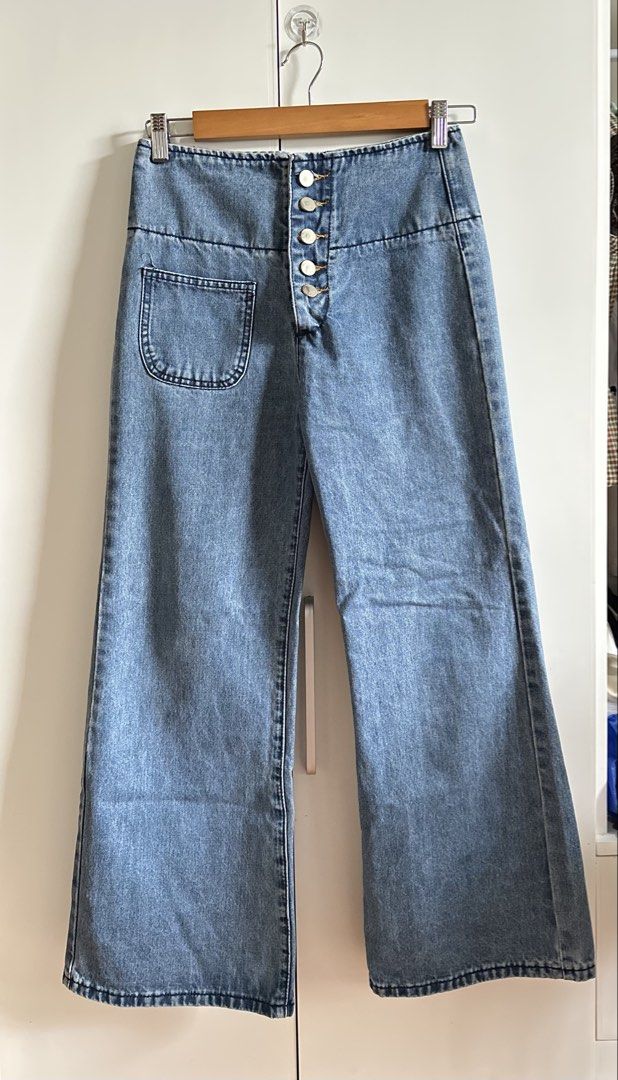 Buttondown Jeans (Category: Jeans) located in Porac. Submitted by poimd_ (Listing ID 1459735040, Image 1). Description: 28 inches waist 36.5 inches length.