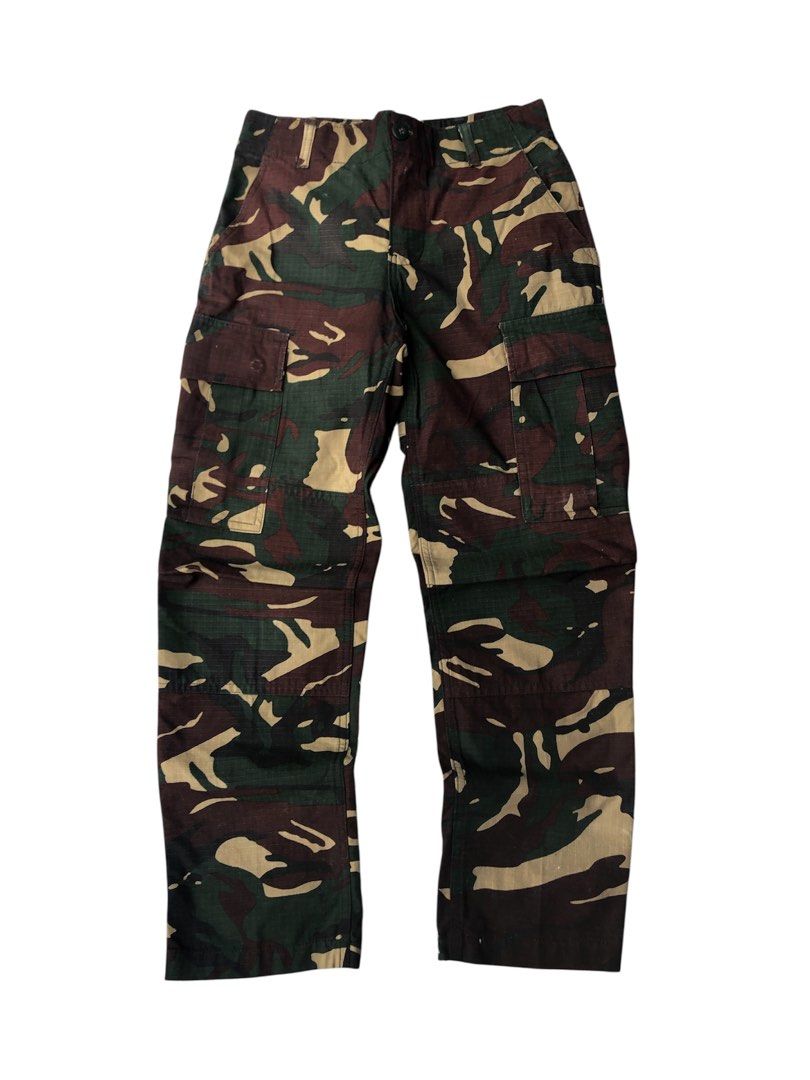 Camou 6 pocket pants (Category: Jeans) located in Bato. Submitted by f1ysthrift (Listing ID 1459759399, Image 1). Description: 28-30 waistline 37 Length 7 leg opening.