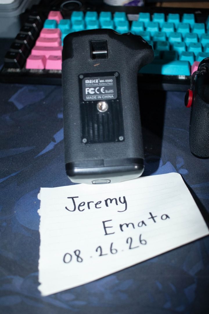 Canon EOS 650D (Body Only) + Battery Grip (Category: Cameras) located in Cainta. Submitted by technicallyrushing (Listing ID 1459821262, Image 2). Description: Canon EOS 650D (Body Only) + Battery Grip Inclusions: * Canon EOS 650D body * Meike battery grip * 2 original Canon batteries * Canon charger * Canon Body Cap Issues: * Vignetting on top-left corner of screen * Viewfinder needs cleaning Note: Peak Design Anchors NOT included. 📍 Meetup wit