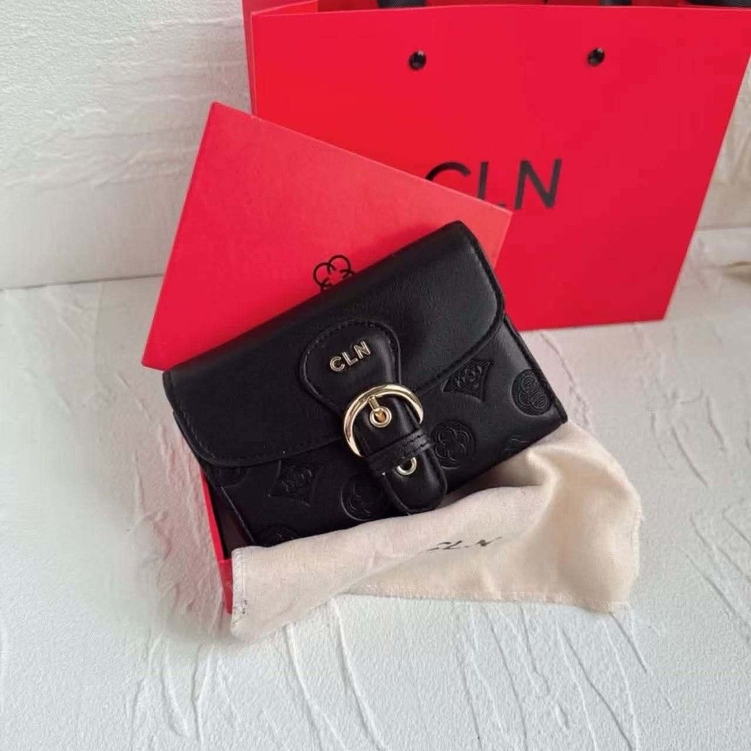 CARDI WALLET CLN (Category: Luxury Bags & Wallets) located in Manila. Submitted by maxine_27 (Listing ID 1459856957, Image 3). Description: CARDI WALLET For only ₱980 Inclusions: Dust bag, Bag BRAND NEW CONDITION ‼️ (1K+ po yan sa mismong CLN) PAYMENT FIRST ‼️.