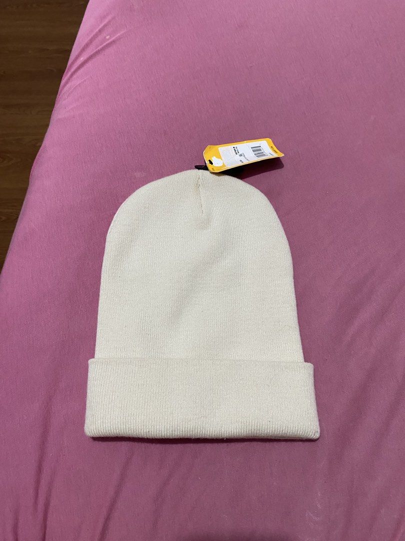 Carhartt Beanie Heart Logo (Category: Caps & Hats) located in Dasmarinas. Submitted by spoon_thrift_south (Listing ID 1459806548, Image 2). Description: excellent condition bnew .