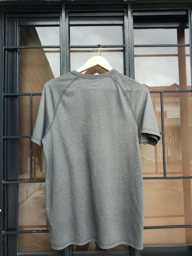 Carhartt Force (Category: Tshirts & Polo Shirts ) located in Quezon City. Submitted by oldsoulv1 (Listing ID 1459797893, Image 2). Description: Carhartt Force dimes: kindly check the last 2 slides solid neto kasi fitted issues: may paint stain kita sa pic and yung sa armpit 500 SHIPPED.