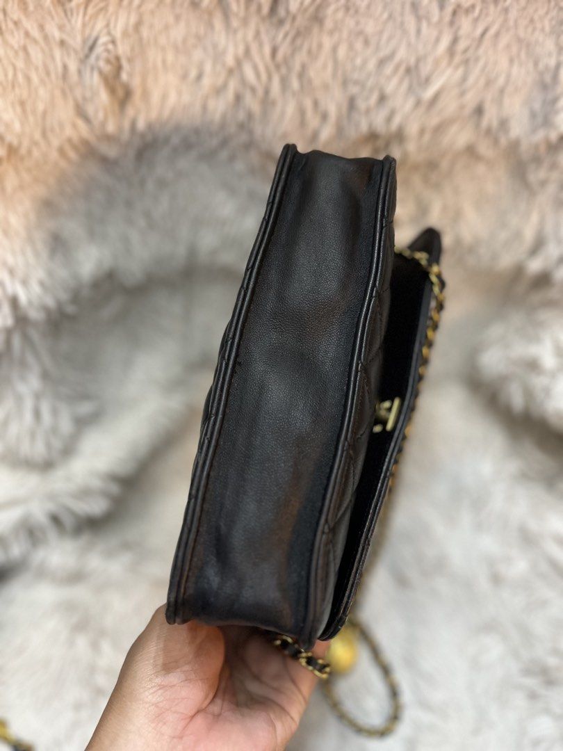 Chanel❤️ (Category: Cross-body Bags) located in Davao. Submitted by joe_rach1 (Listing ID 1459830088, Image 3). Description: Genuine leather Japan surplus.
