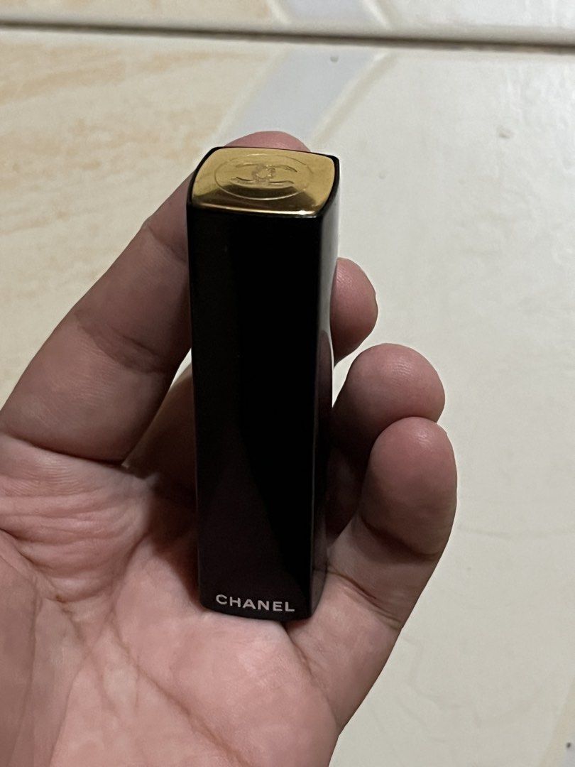 Chanel Rogue Allure Lipstick (Category: Makeup) located in Cabuyao City. Submitted by galemndza (Listing ID 1459852224, Image 2). Description: 999 + free ship Used a few times. Bought from Japan. Shade 23 - DISCRETE - can send a video on how it works - open for vc for legit checking - open for meetups from SM Calamba to SM Sta. Rosa (with additional fee for handling fee) - open for shipping via jnt (buyer will shoulder sf / gcash or gotyme mop) .
