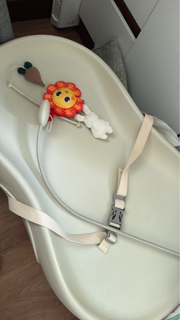 Changing Pad (Category: Bathtub & Bath Accessories) located in Mandaluyong City. Submitted by emeyarey (Listing ID 1459808779, Image 1). Description: No issues.