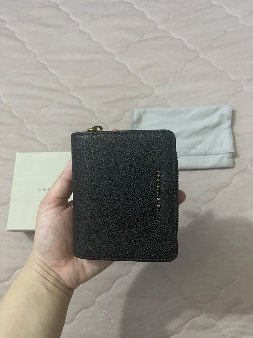Charles & Keith Compact Zip Wallet Black (Category: Wallets & Card holders) located in Binan City. Submitted by tidytales (Listing ID 1459822520, Image 2). Description: - Brand: Charles & Keith - Type: Compact Zip Wallet - Material: Premium - Features: Spacious interior - Includes: Original box and dust bag - Ideal for: Everyday use.