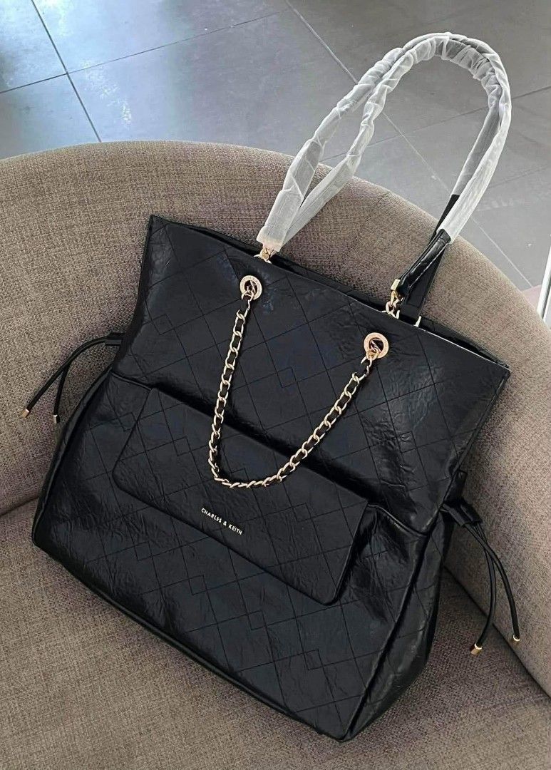 CHARLES & KEITH Duo Quilted Drawstring Two-Way Backpack (Category: Backpacks) located in Marikina City. Submitted by tenjinktn (Listing ID 1459878320, Image 2). Description: CHARLES & KEITH Duo Quilted Drawstring Two-Way Backpack 🎒 ✨ 🧷 Size: 35 x 32 x 11 cm 🧷 with dust bag & serial number 🧷 With paper bag 🧷 Available for PRE- ORDERS! 💌PM!.