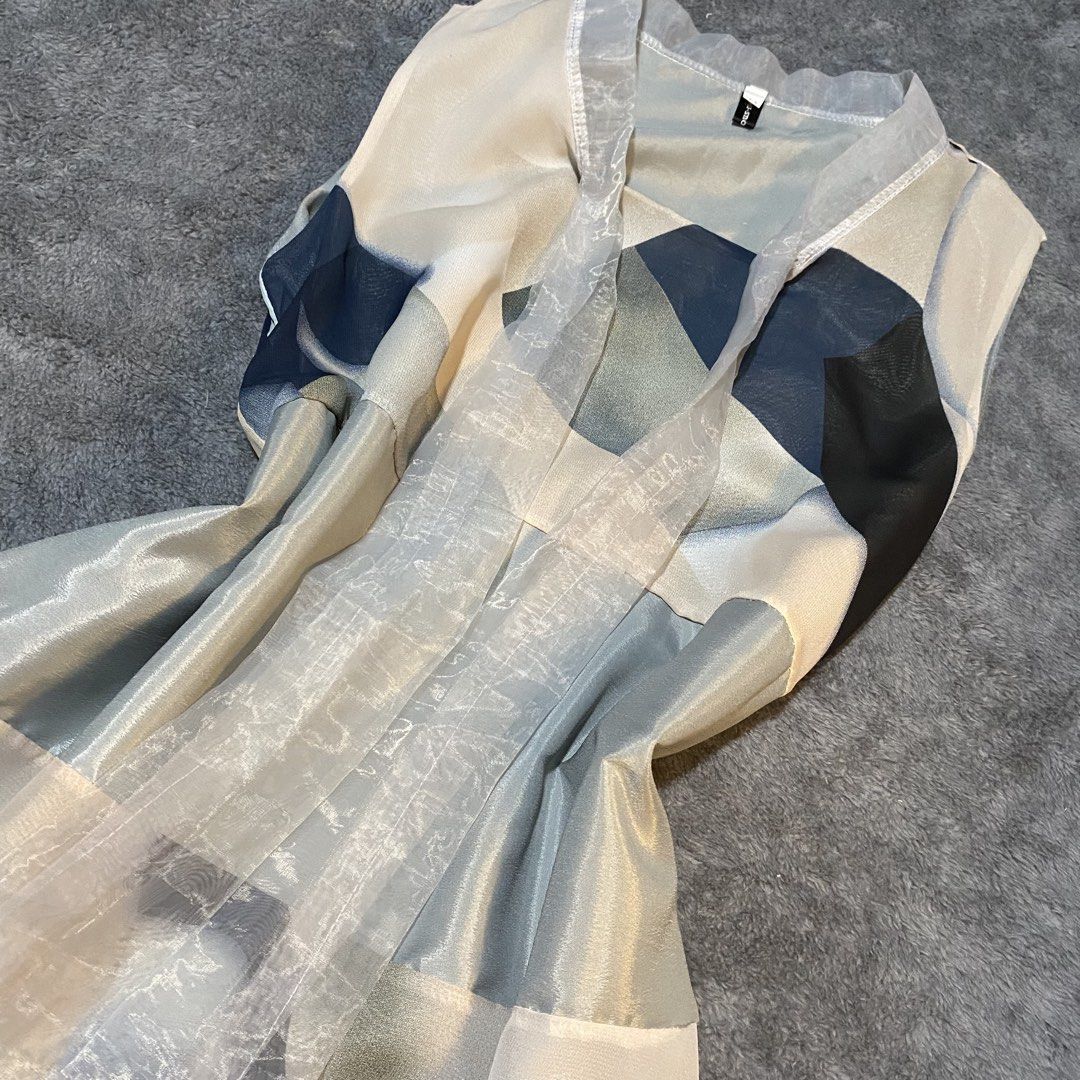chic ruffled dress (Category: Dresses) located in Manila. Submitted by findsbyanea (Listing ID 1459839564, Image 3). Description: size: s - l condition: 10/10 — no issues.