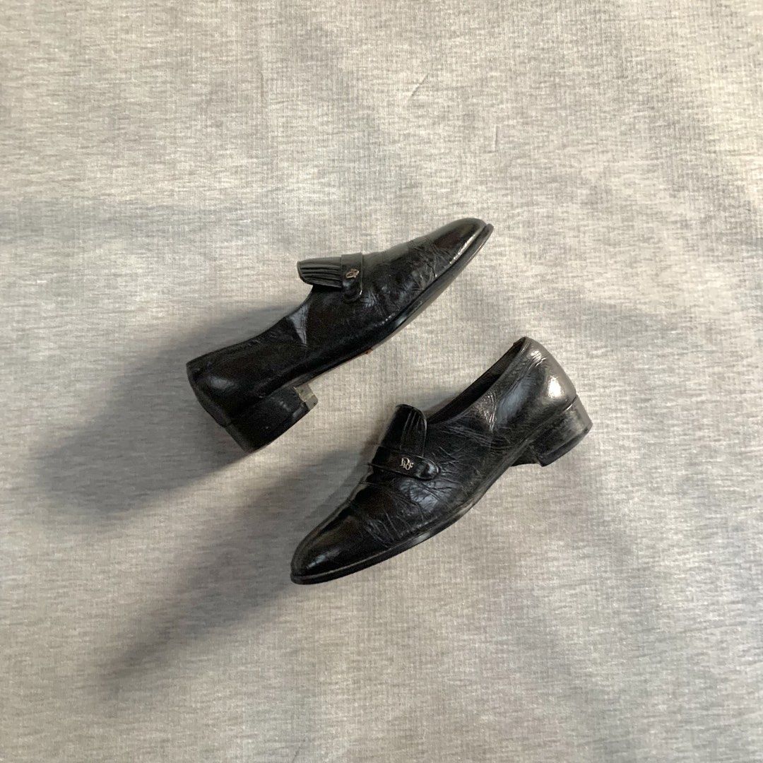 CHRISTIAN DIOR (Category: Sneakers & Footwear) located in Cebu City. Submitted by thegoodleftovers (Listing ID 1459795757, Image 2). Description: CHRSTIAN DlOR LOAFERS LEATHER •Condition: 9/10 •Color rate: 9.5/10 •Issue: sign of usage •Size: 7 US MEN’s 8 US WOMEN’s Php + sf 📩 more details Cebu City.
