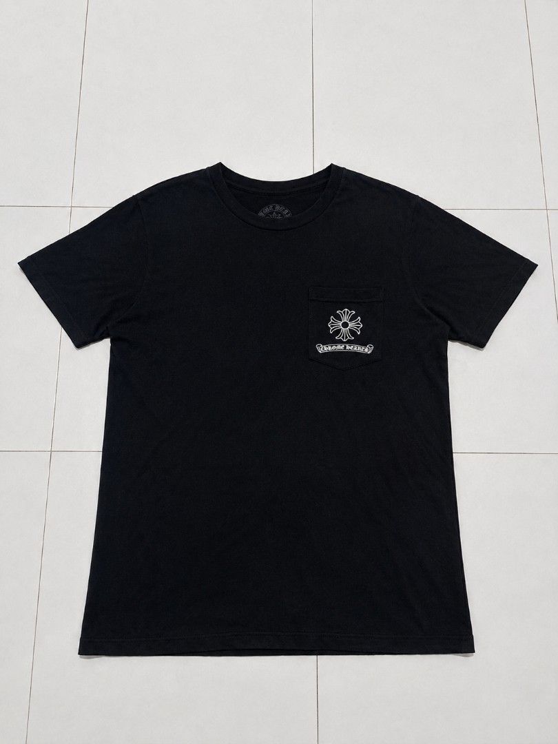 Chrome Hearts Script USA Dagger Logo (Category: Tshirts & Polo Shirts ) located in Naga. Submitted by just_thrift2.0 (Listing ID 1459827474, Image 2). Description: Size XL dimes 21.5x31 still good condition color rate 9/10 complete tags issue: hole / crack print.