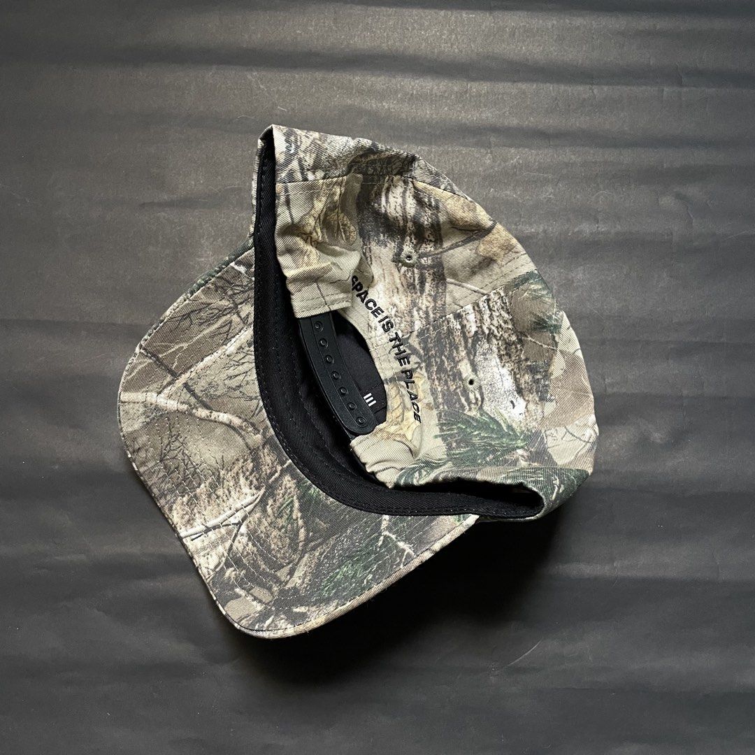 Club Space Camo Baseball Cap (Category: Caps & Hats) located in Manila. Submitted by sydge_ (Listing ID 1459788727, Image 2). Description: club space real tree hat brand new & authentic one size fits all (adjustable) ₱750 only tondo manila location📍 can do lalamove around metromanila, j&t outside🚚.