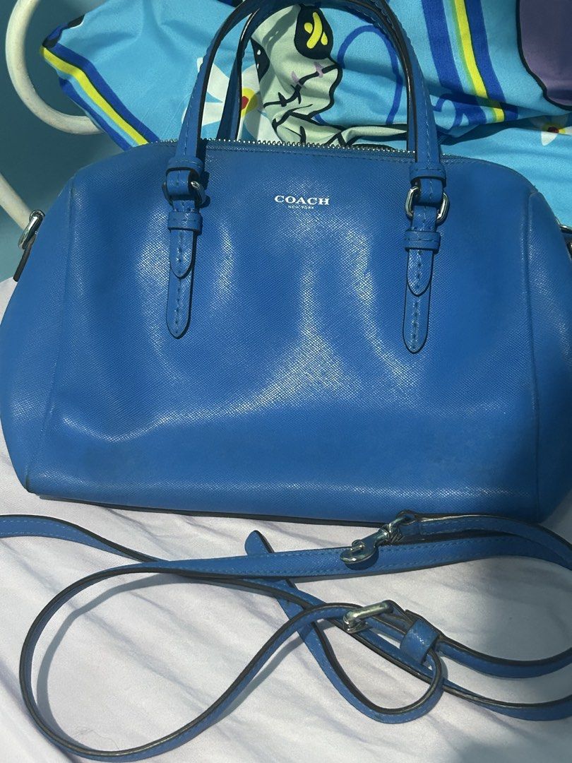 coach 2 way bag (Category: Cross-body Bags) located in Manila. Submitted by charmeofficial (Listing ID 1459824520, Image 1). Description: 2 way good condition no issue pristine condition Ykk zip.