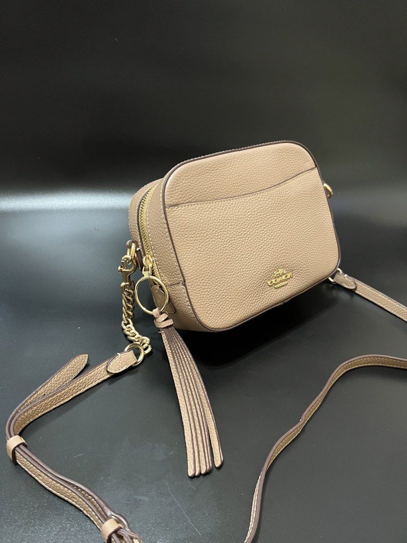 ‼️NA‼️Coach Camera Bag (Category: Luxury Bags & Wallets) located in Cebu City. Submitted by sexyclosetph2.0 (Listing ID 1459849659, Image 2). Description: Like new condition No issues Very nice in actual Clean inside and outside HK source Ykk zip with etiketa Very nice pa! .