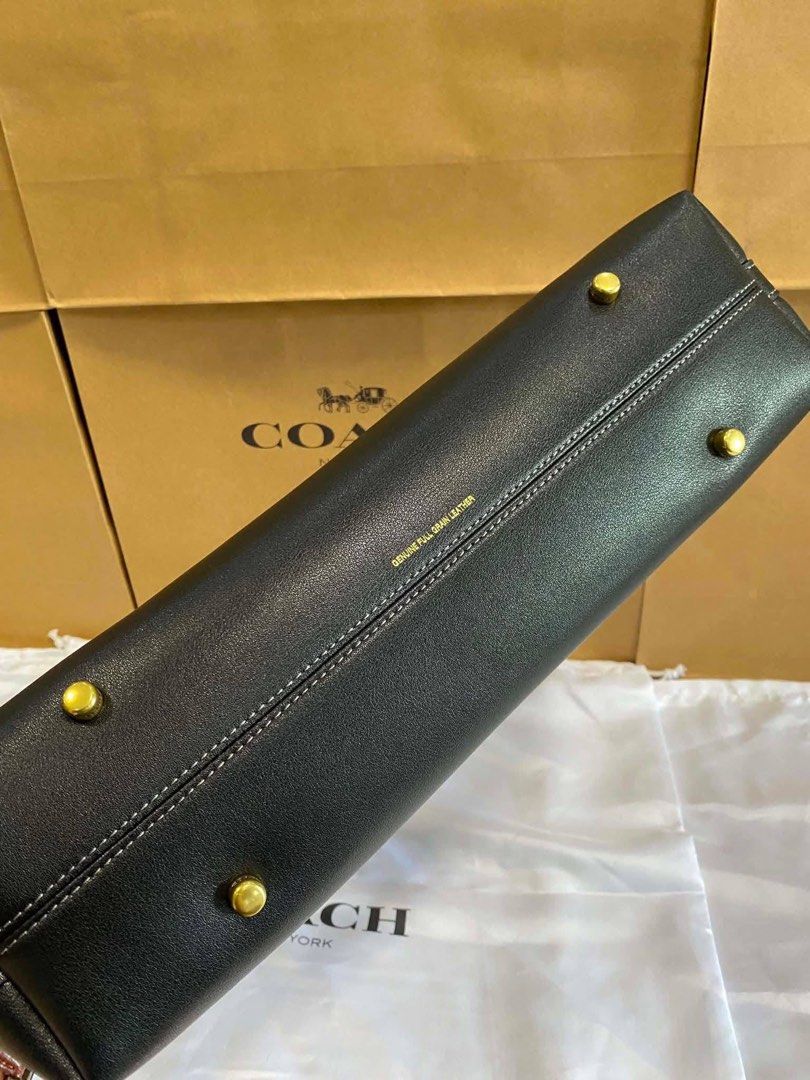 Coach Empire (Category: Shoulder Bags) located in Binan City. Submitted by pinkykeenshop (Listing ID 1459871953, Image 3). Description: .