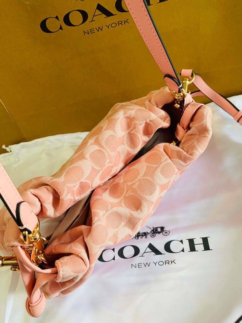 Coach Faye (Category: Shoulder Bags) located in Binan City. Submitted by pinkykeenshop (Listing ID 1459866746, Image 3). Description: .