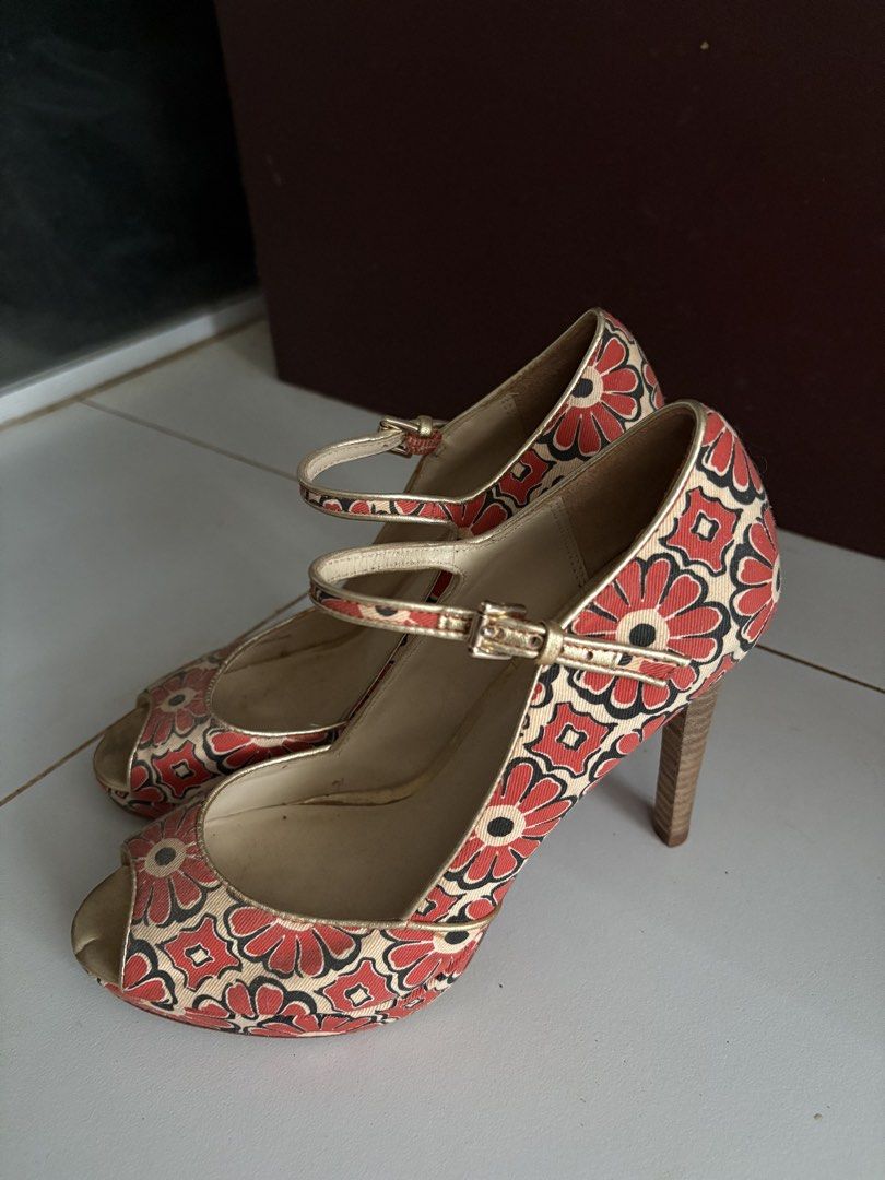 Coach floral heels (Category: Heels) located in Quezon City. Submitted by mileena3 (Listing ID 1459779493, Image 1). Description: .