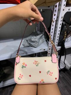 (Category: ) located in . Submitted by _prettysimplecollection (Listing ID 1459769589, Image 1). Description: .