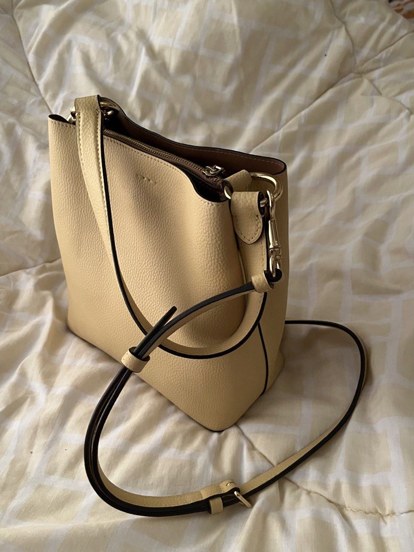 Coach Pebble Leather Bag (Category: Luxury Bags & Wallets) located in Manila. Submitted by sofiacarm15 (Listing ID 1459800067, Image 1). Description: -Butter Yellow with Gold Hardware -100% authentic, bought from the US price is negotiable .