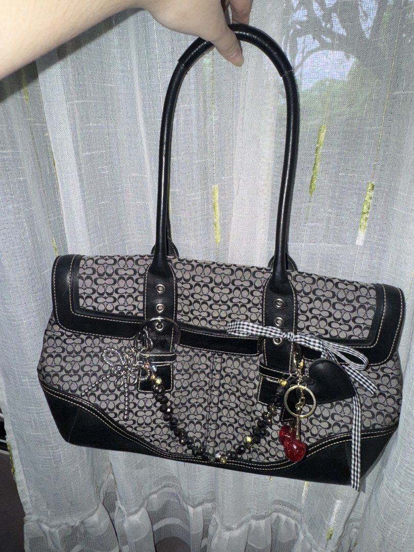 Coach Soho Bag (Category: Luxury Bags & Wallets) located in Manila. Submitted by goszipchix (Listing ID 1459813131, Image 1). Description: You might be interested! ☺️ No issues, no rubs, and it’s still super smooth and clean. The hardware is also in excellent condition!.