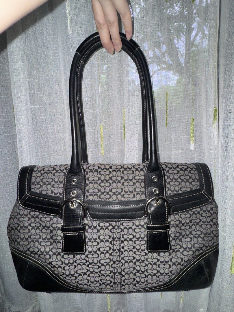 Coach Soho Bag (Category: Luxury Bags & Wallets) located in Manila. Submitted by goszipchix (Listing ID 1459813131, Image 2). Description: You might be interested! ☺️ No issues, no rubs, and it’s still super smooth and clean. The hardware is also in excellent condition!.
